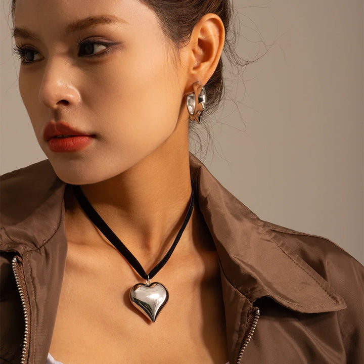 BowLift | Chunky Heart Strap Necklace