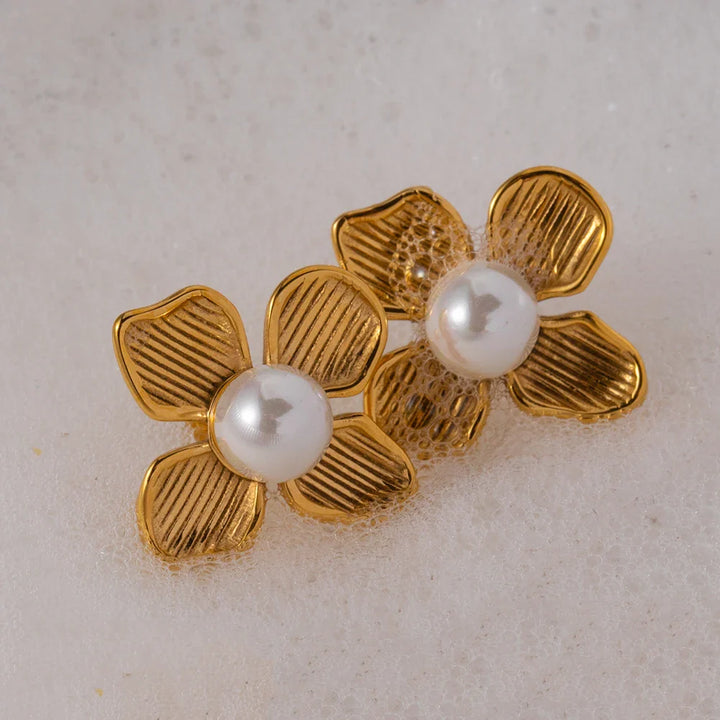 BowLift | 18k Four Petal Textured Pearl Flower