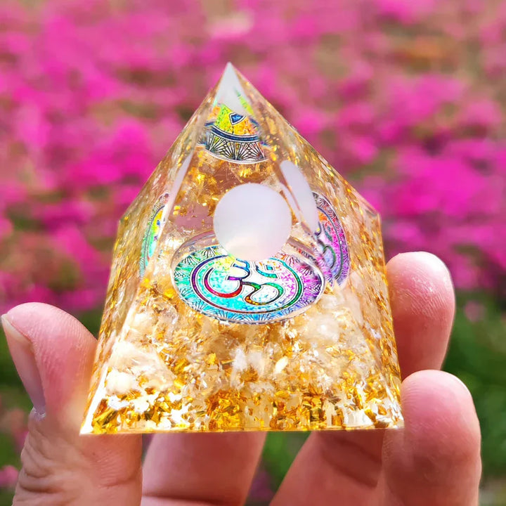 Orgonite Pyramid with Amethyst Pendulum – Energy, Protection and Decoration | Bowlift