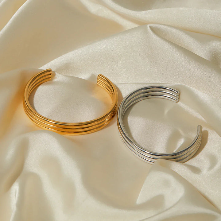 BowLift | 18k Triple Ribbed Bangle Bracelet