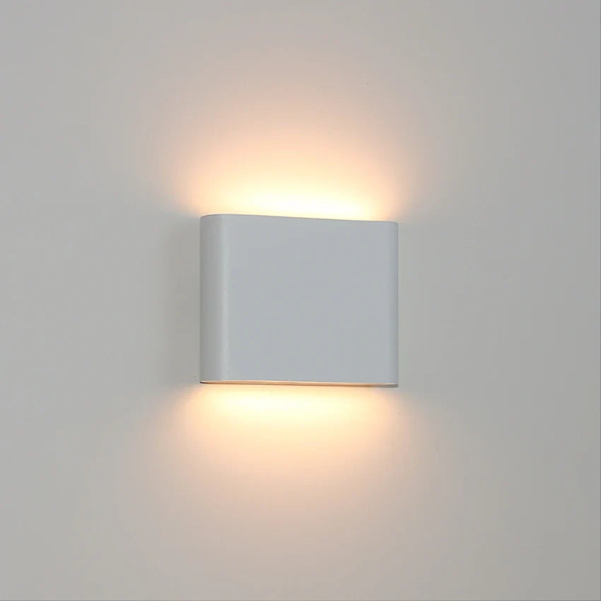 Weatherproof LED wall light, Robust decorative wall lamp for indoor and outdoor use | Bowlift