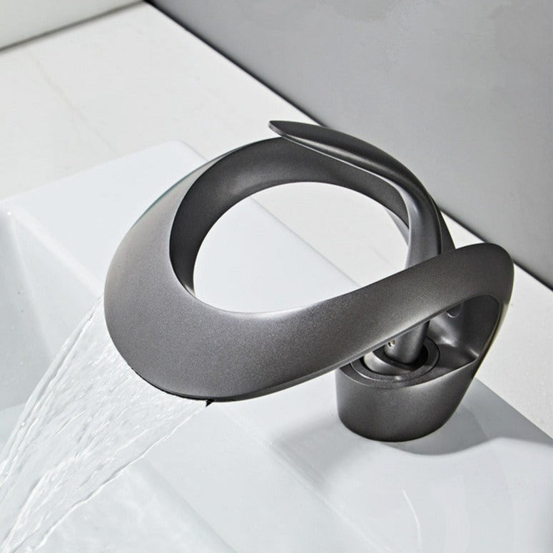 BowLift | Modern curved bathroom faucet