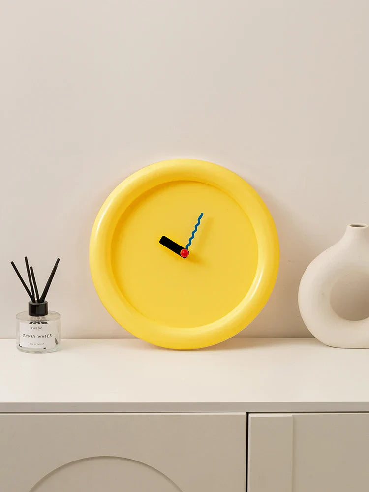 EpeiusHome – Memphis Wall Clock for Elegant Spaces Bowlift