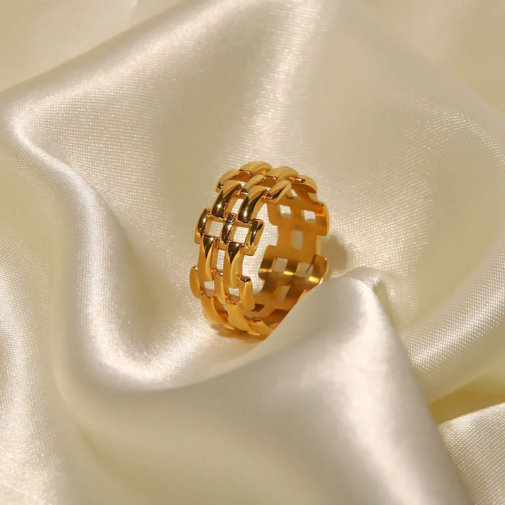BowLift | 18k Rice Bead Ring
