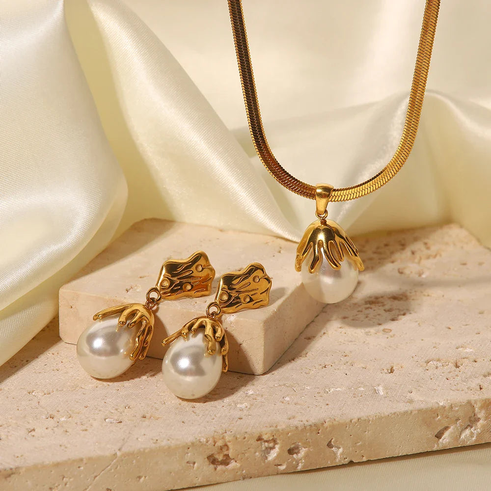 BowLift | 18k Blooming Pearl Necklace and Earrings