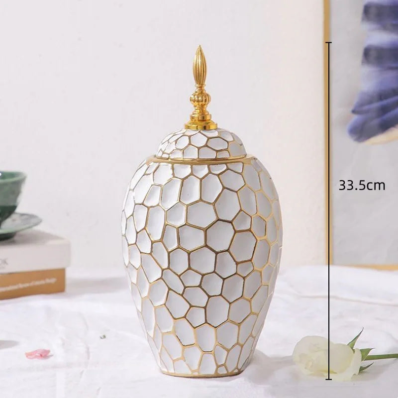 BowLift | Elegant ceramic vase with a gold accent