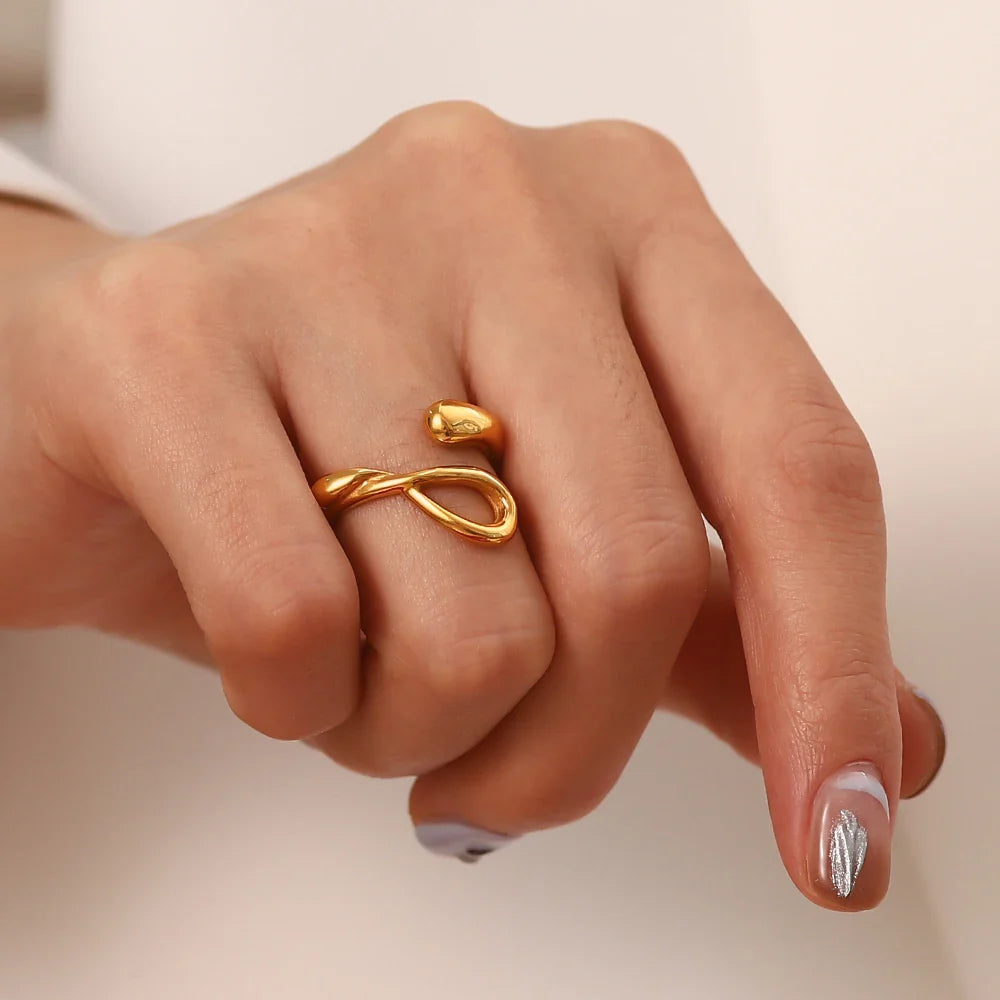 BowLift | 18k Curved Elegance Ring