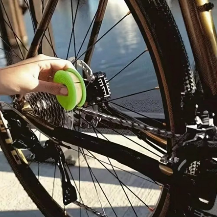 BowLift | Portable Bicycle Chain Lubricator and Cleaning Oil Roller Tool