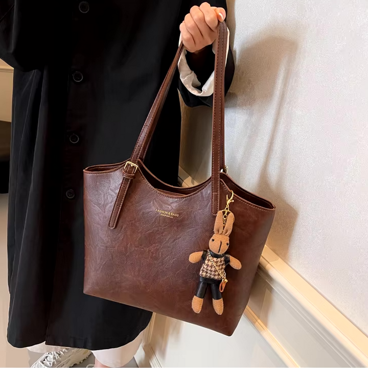 BowLift | Mirella | Classic Women’s Shopper Bag with Charm – Elegant, Spacious & Timeless