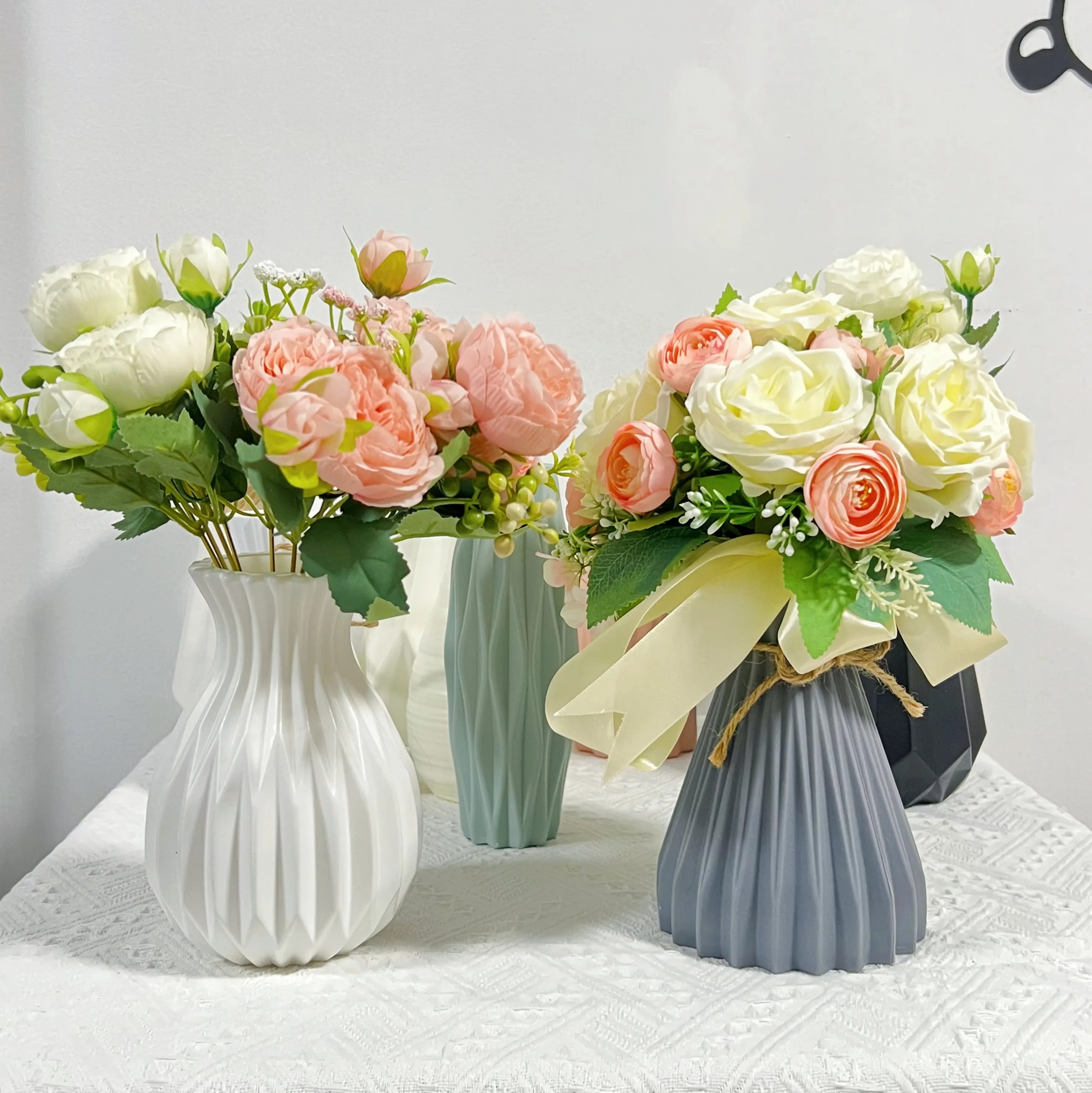 BowLift | Modern elegant flower vases