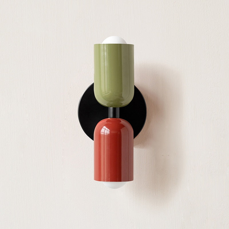 BowLift | Lively, minimalist wall lamp with two light bulbs