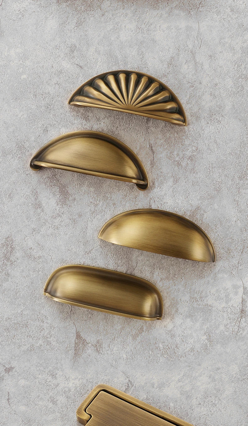 Bronvella ArcRetro Furniture Handle in Antique Copper Bowlift