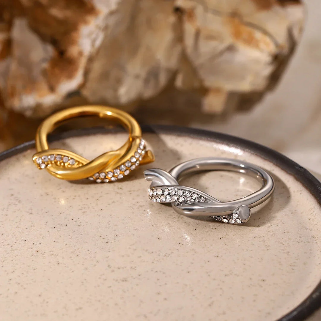 BowLift | Intertwined Diamond Accent Ring