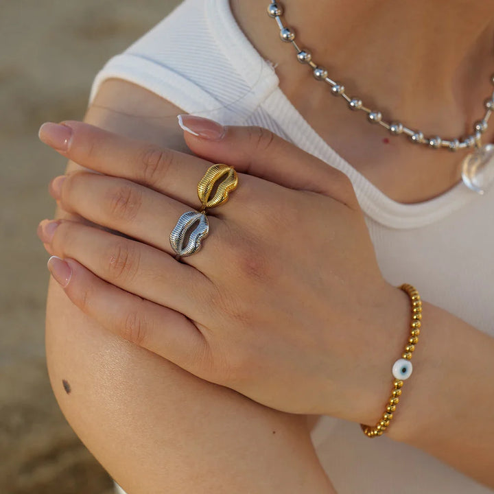 BowLift | Bold Kiss Romantic Ring