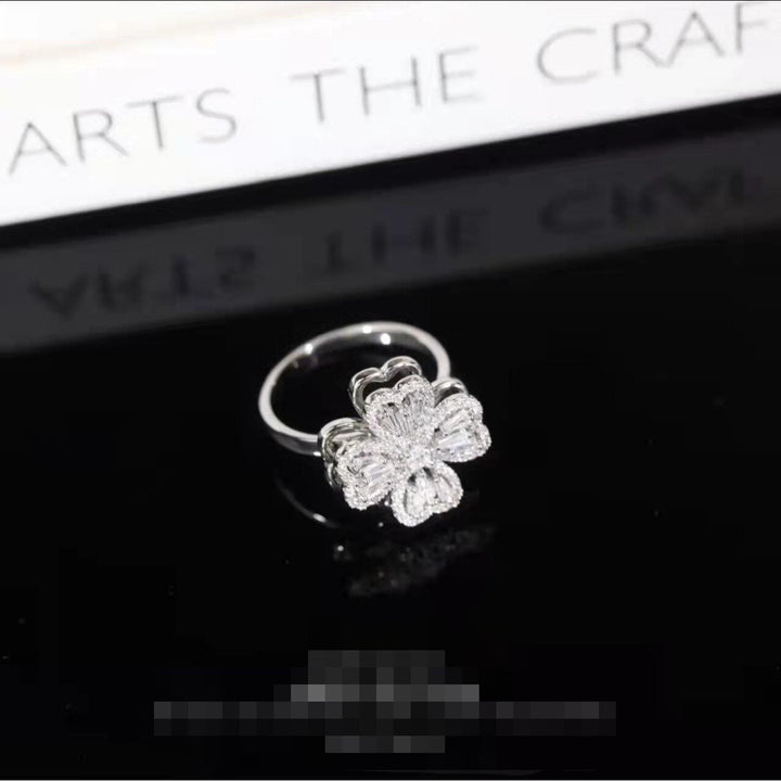 BowLift | Rotating Flower Zircon Clover Ring