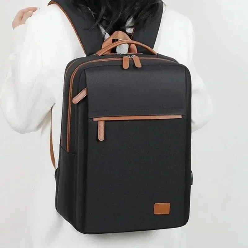 BowLift | Travel backpack with laptop compartment and USB port for everyday & business trips