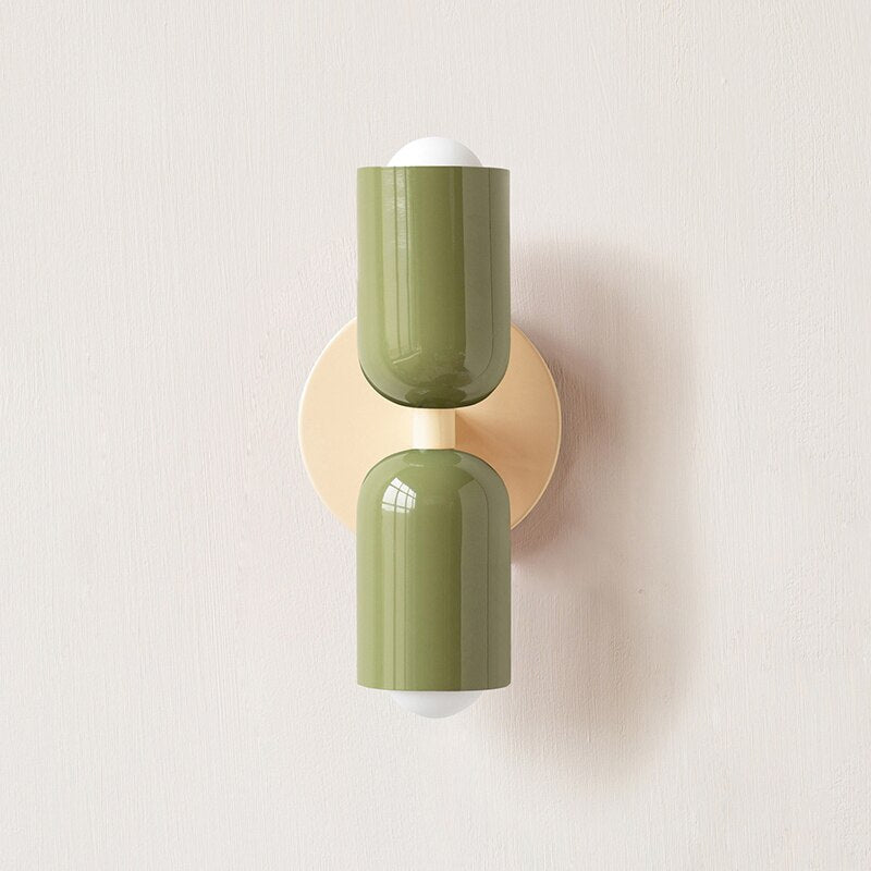 BowLift | Lively, minimalist wall lamp with two light bulbs