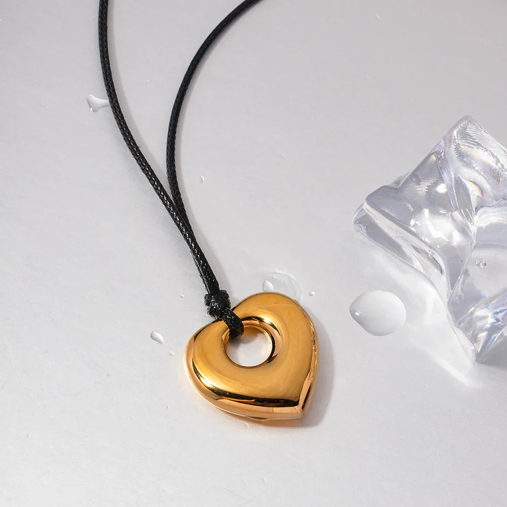 BowLift | Vintage Heart Leather Necklace