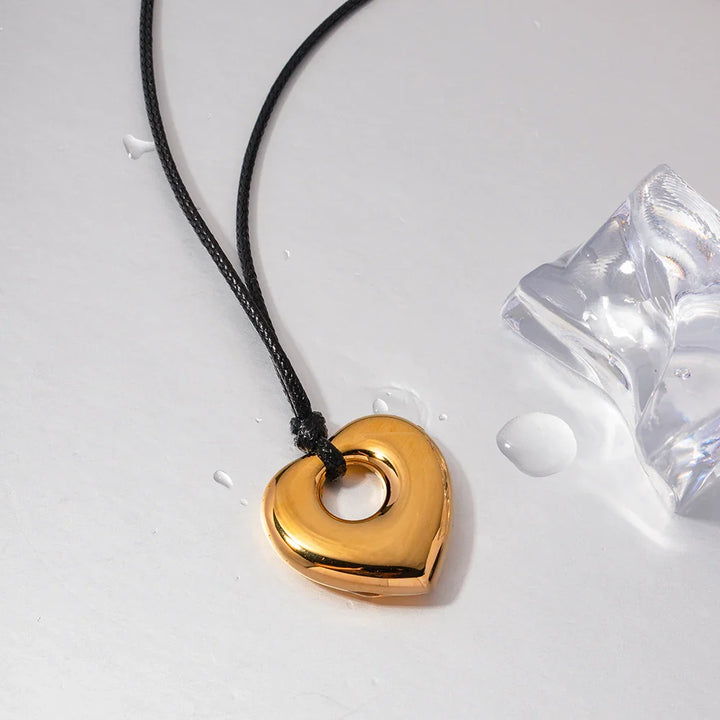 BowLift | Vintage Heart Leather Necklace