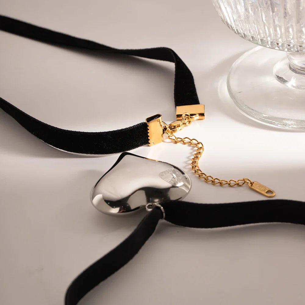 BowLift | Chunky Heart Strap Necklace