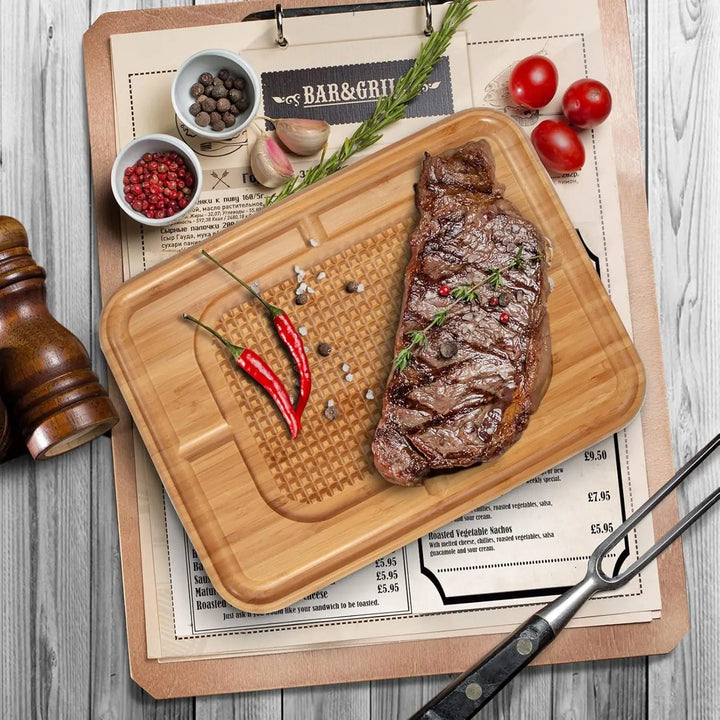 BowLift | Bamboo cutting board with groove and anti-slip feature