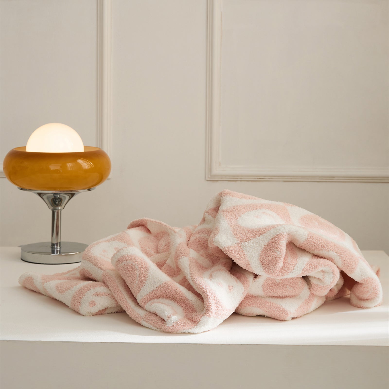 BowLift | Smiley Blanket