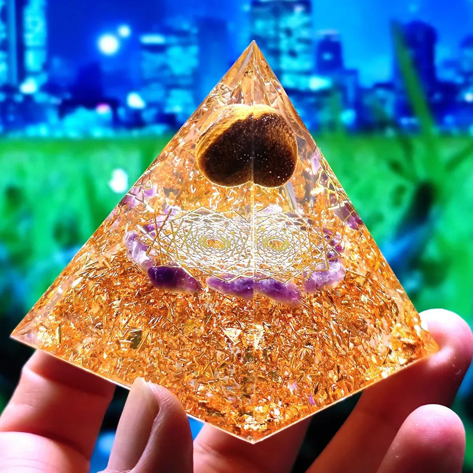 Orgonite Pyramid with Amethyst Pendulum – Energy, Protection and Decoration | Bowlift