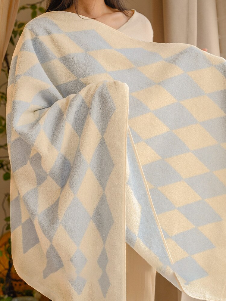 Retro Diamond Bath Towel | Bowlift