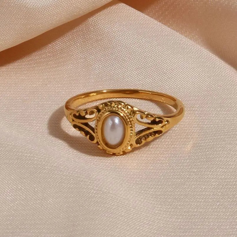 BowLift | 18k Vintage Inspired Pearl Ring