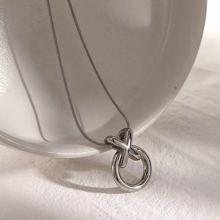 BowLift | Elegant XO Interlaced Necklace