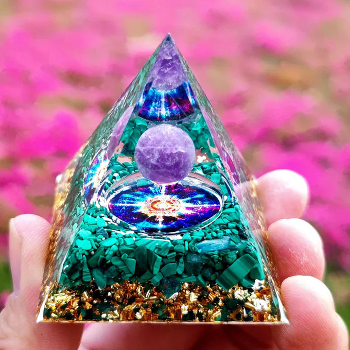 Orgonite Pyramid with Amethyst Pendulum – Energy, Protection and Decoration | Bowlift