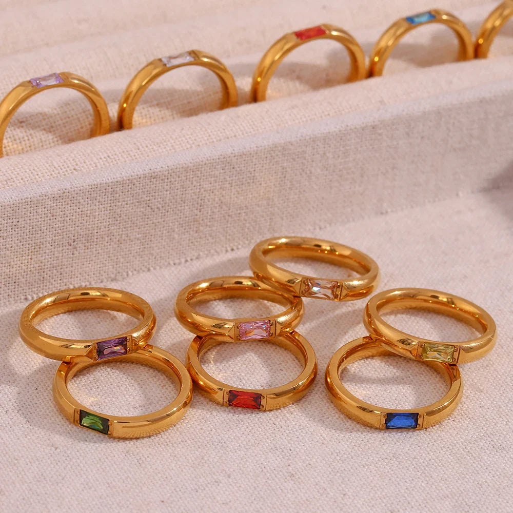BowLift | 18k Baguette Cut Birthstone Ring