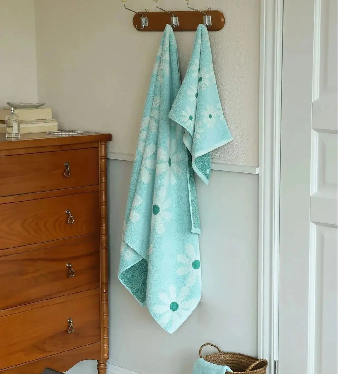 Daisy Towel | Bowlift