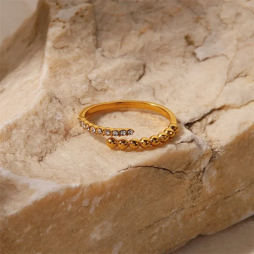 BowLift | 18k Beaded & Zircon Tipped Ring