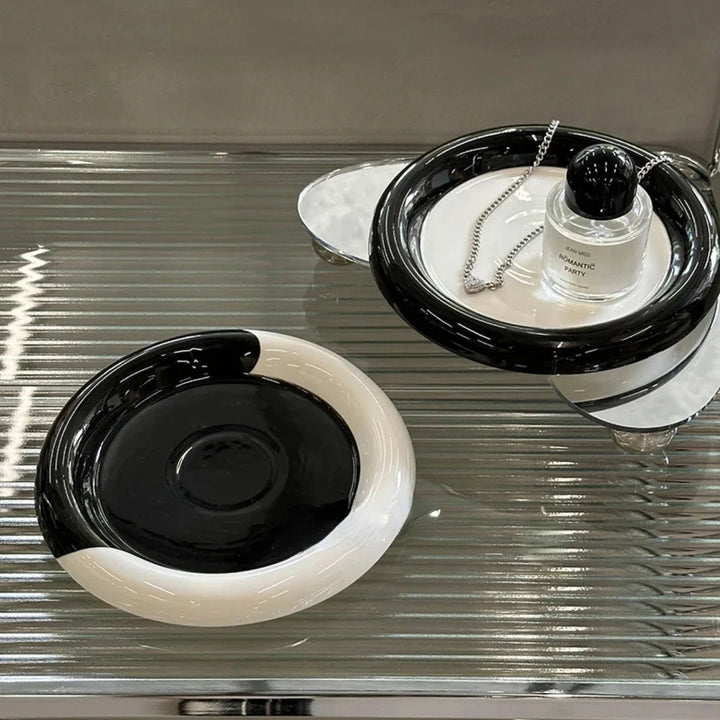 Monochrome Chubby Plates | Bowlift