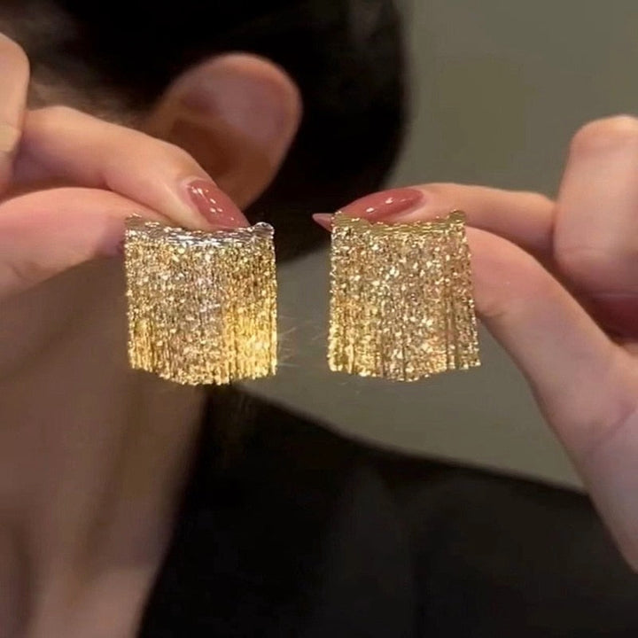 BowLift | Golden Shining City Tassel Earring