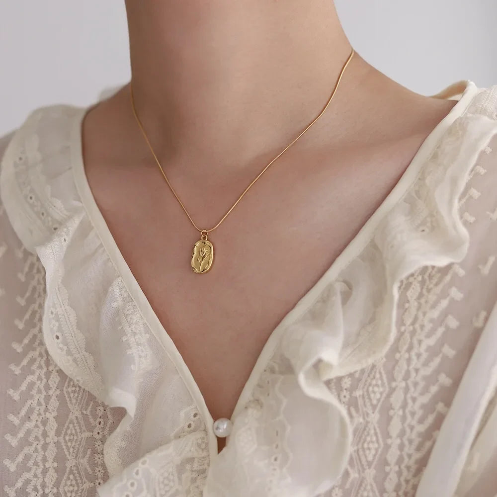 BowLift | Feminine Tulip Floral Pendant Necklace