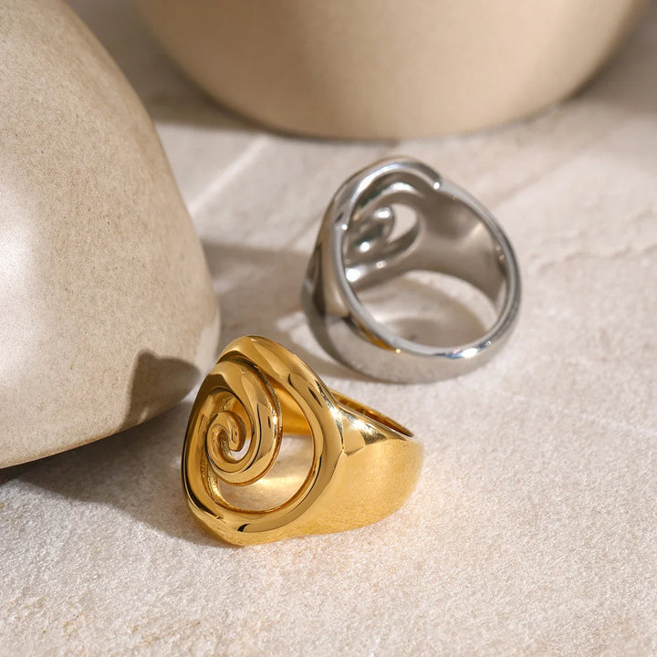 BowLift | 18k Spiral Statement Ring