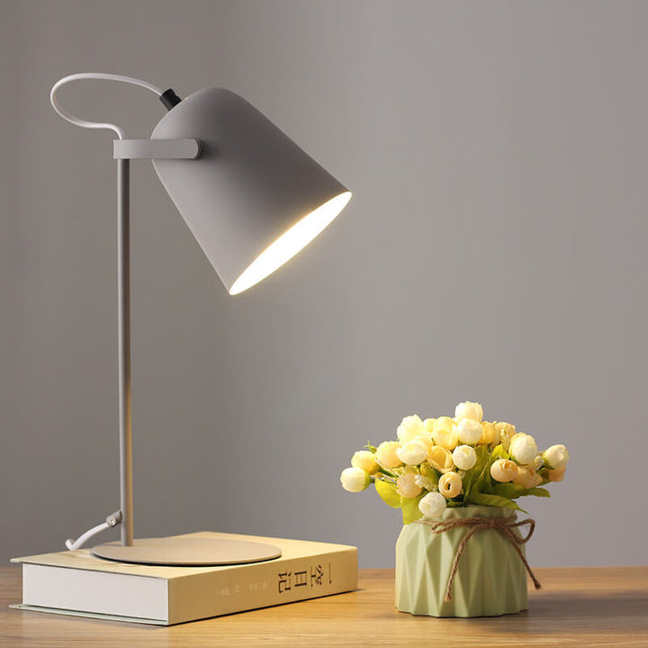 LumiTouch – Minimalist table lamp with tripod base and touch control Bowlift