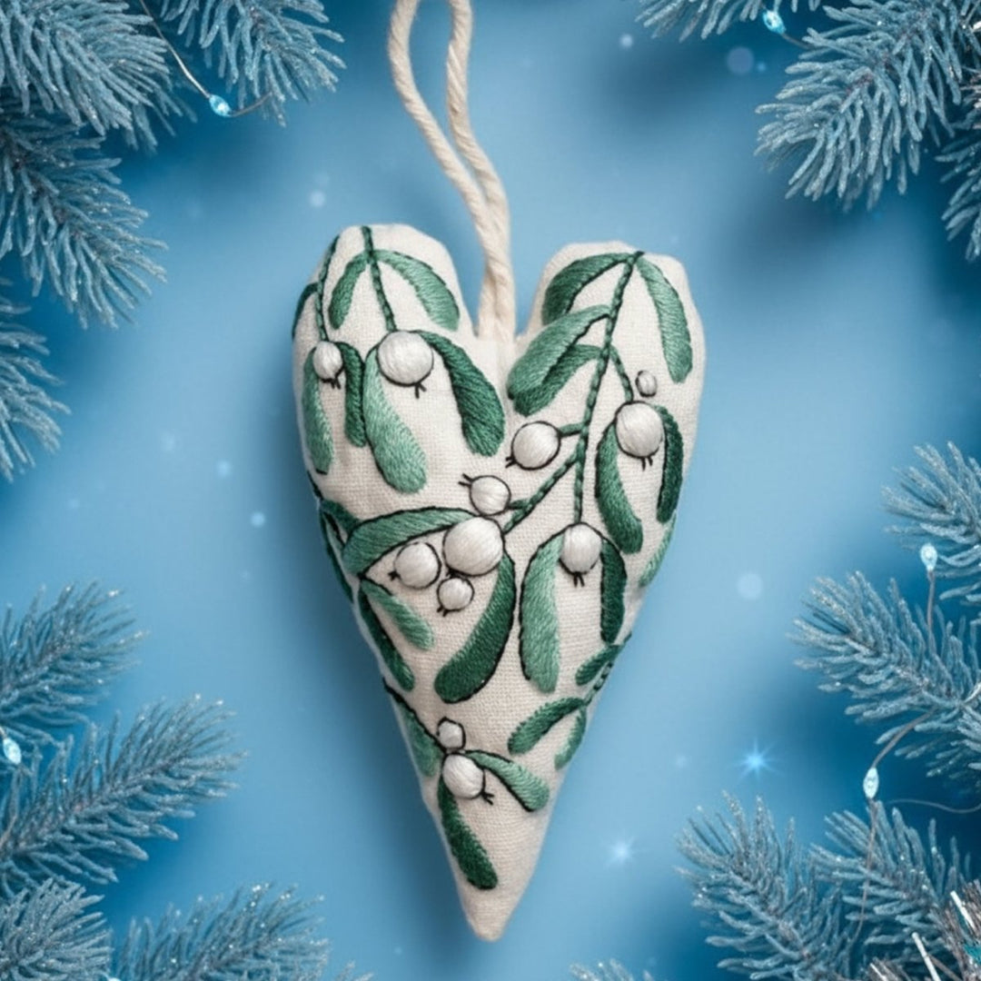 BowLift | DIY embroidery set for heart-shaped Christmas decorations with fabric, thread, and needles