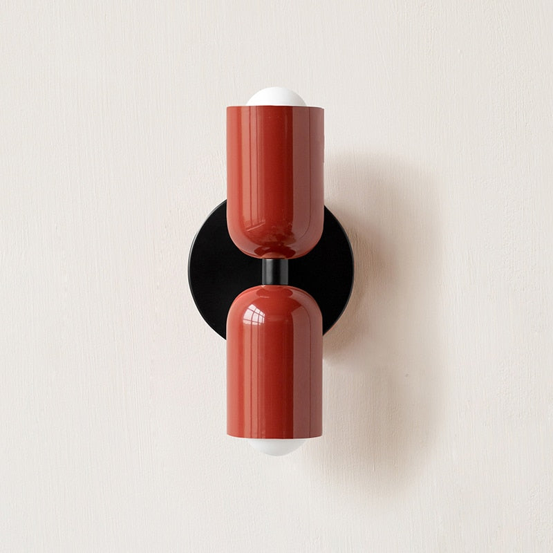 BowLift | Lively, minimalist wall lamp with two light bulbs