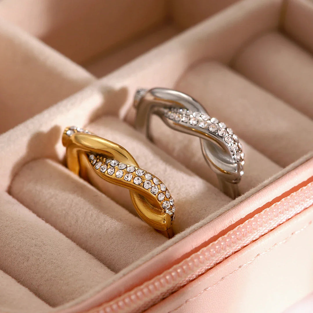 BowLift | Intertwined Diamond Accent Ring