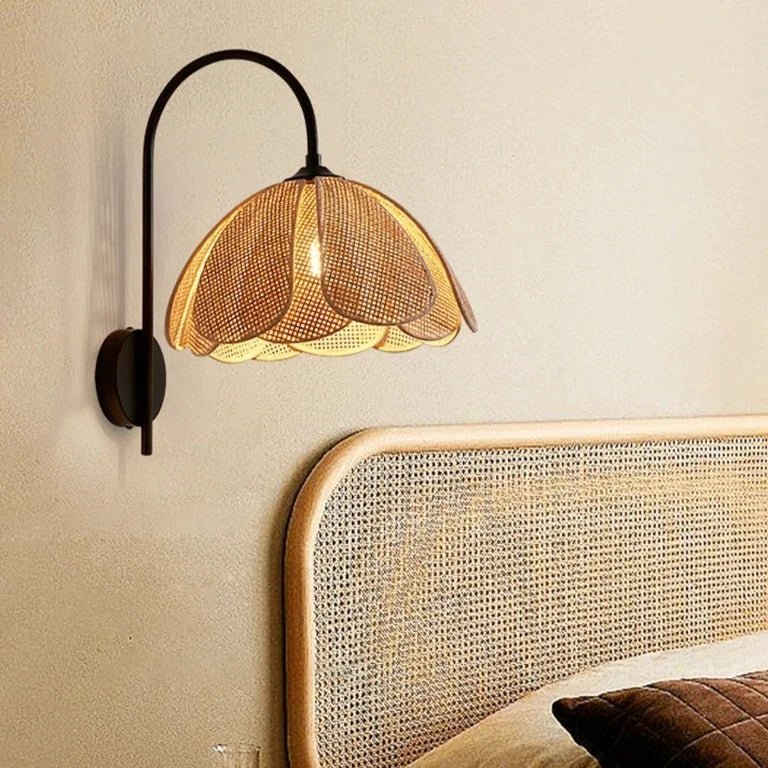 BowLift | LumaFlora - Elegant rattan wall lamp - Warm floral ambiance