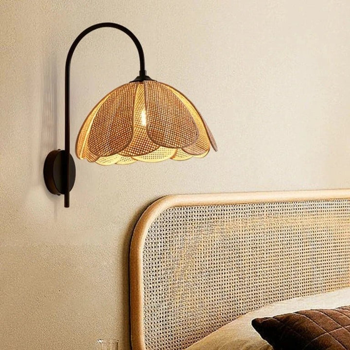 BowLift | LumaFlora - Elegant rattan wall lamp - Warm floral ambiance