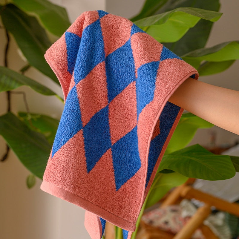 Retro Diamond Bath Towel | Bowlift