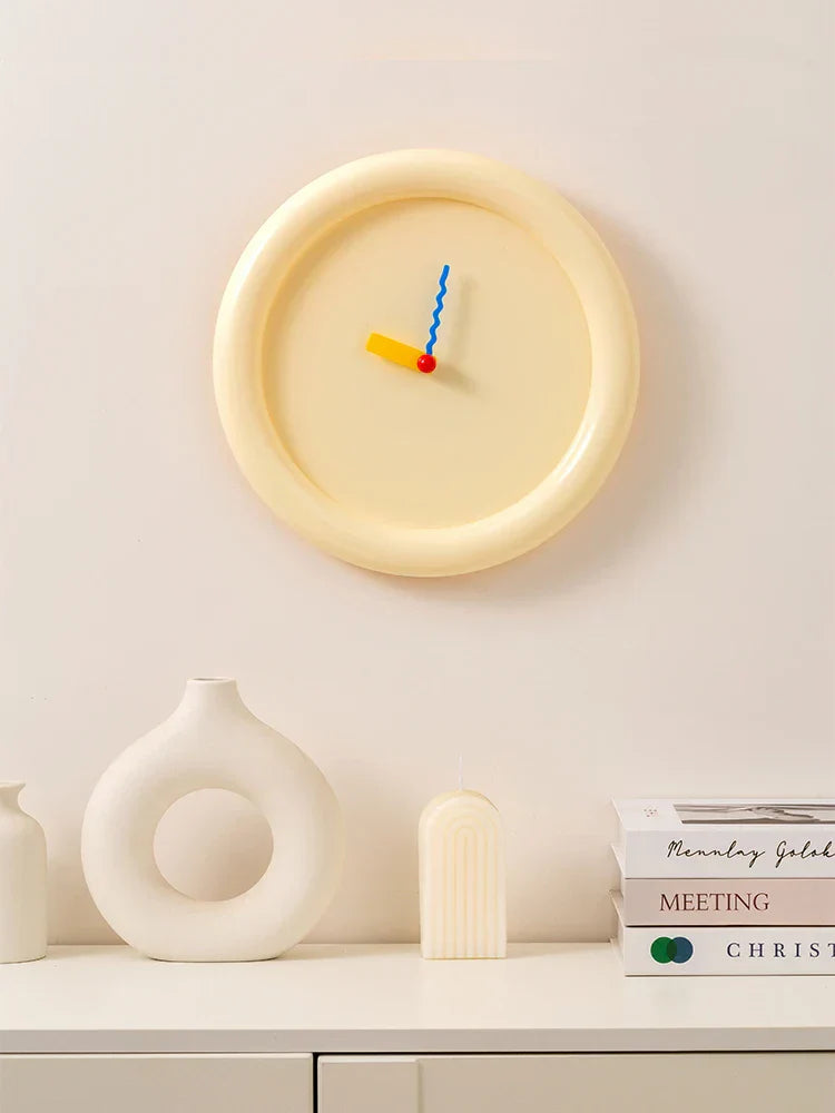 EpeiusHome – Memphis Wall Clock for Elegant Spaces Bowlift