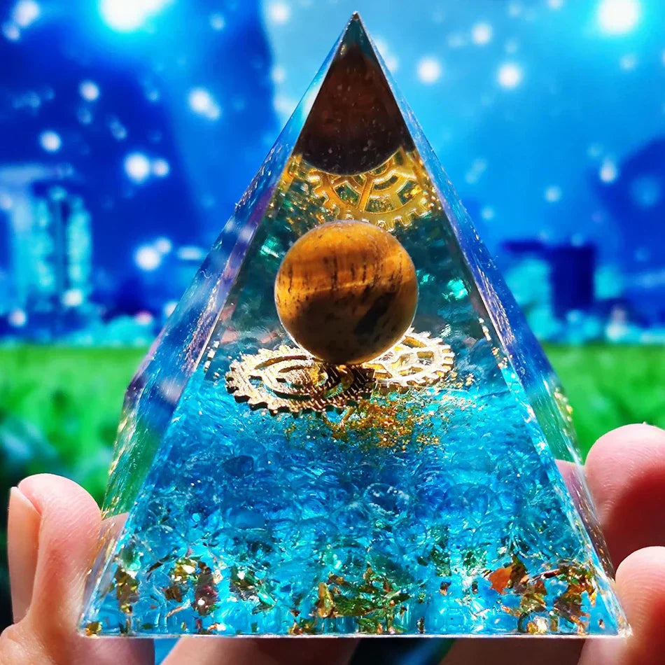 Orgonite Pyramid with Amethyst Pendulum – Energy, Protection and Decoration | Bowlift