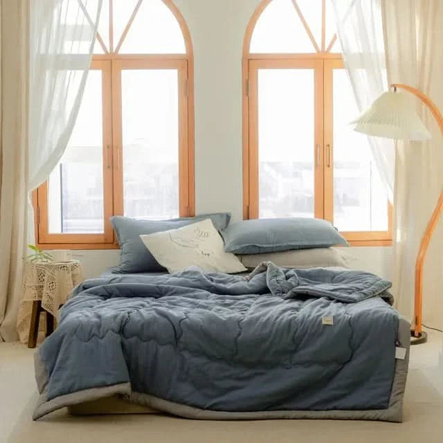 BowLift | ComfyLux - Premium Lightweight Blanket