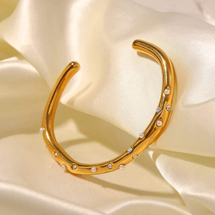 BowLift | Diamond & Pearl Embedded Bangle Bracelet