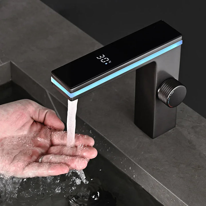 BowLift | LED Sink Faucet with Digital Temperature Display and Hot-Cold Mixing Function